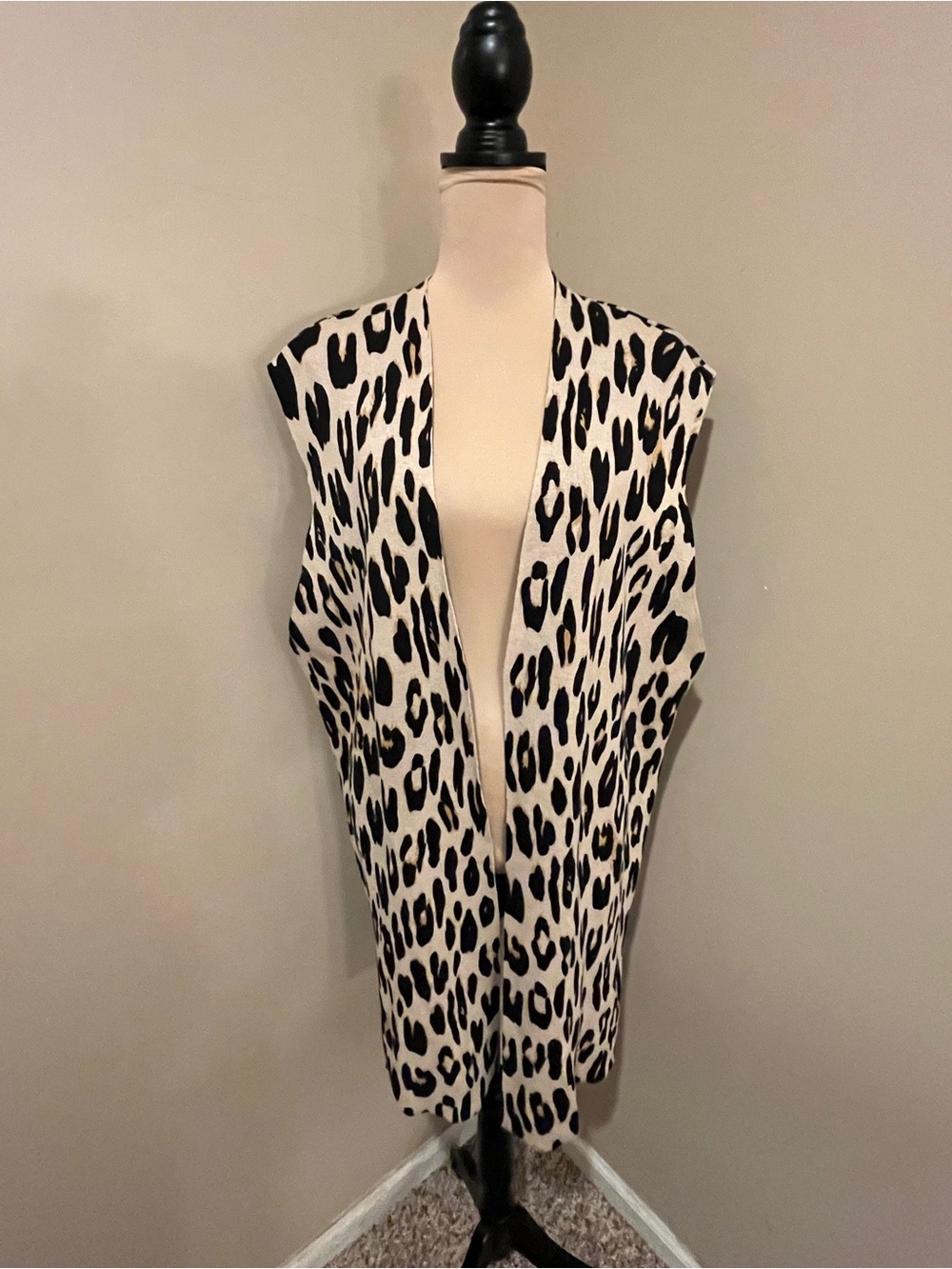 Carmen Marc Valvo Black Textured Fabric Top